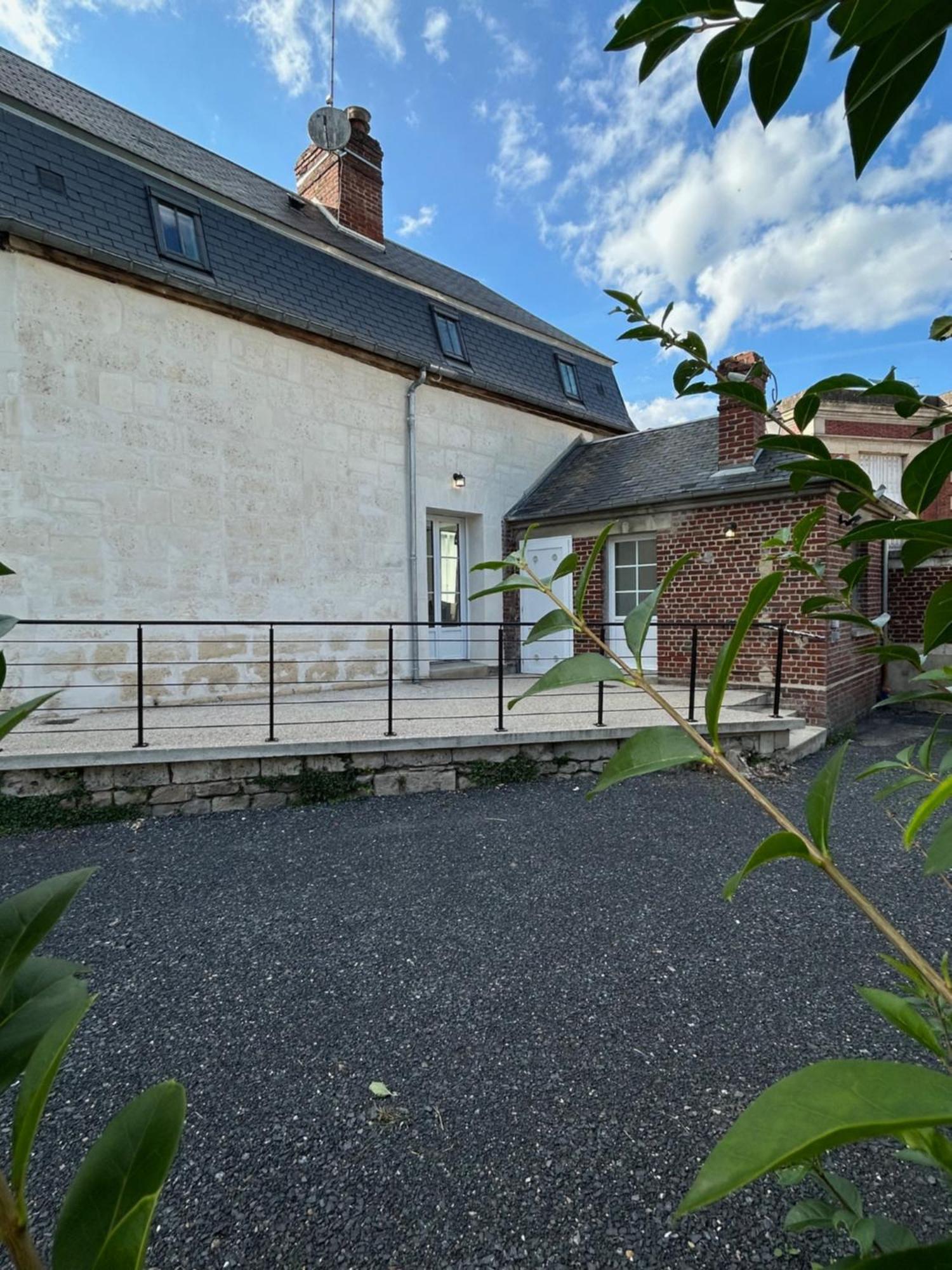 Maison 2 Chambres Avec Parking Et Jardin نويون المظهر الخارجي الصورة