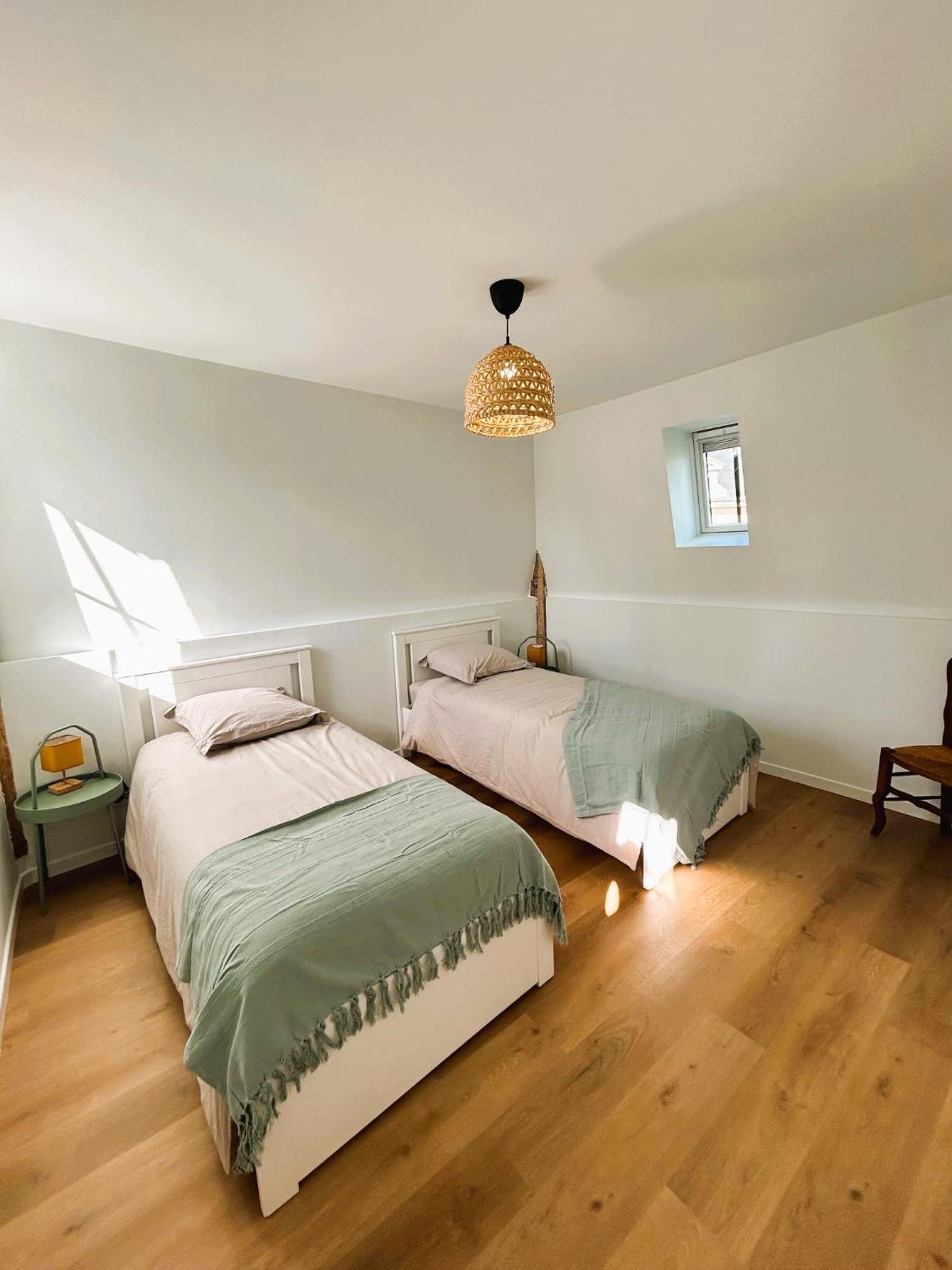 Maison 2 Chambres Avec Parking Et Jardin نويون المظهر الخارجي الصورة
